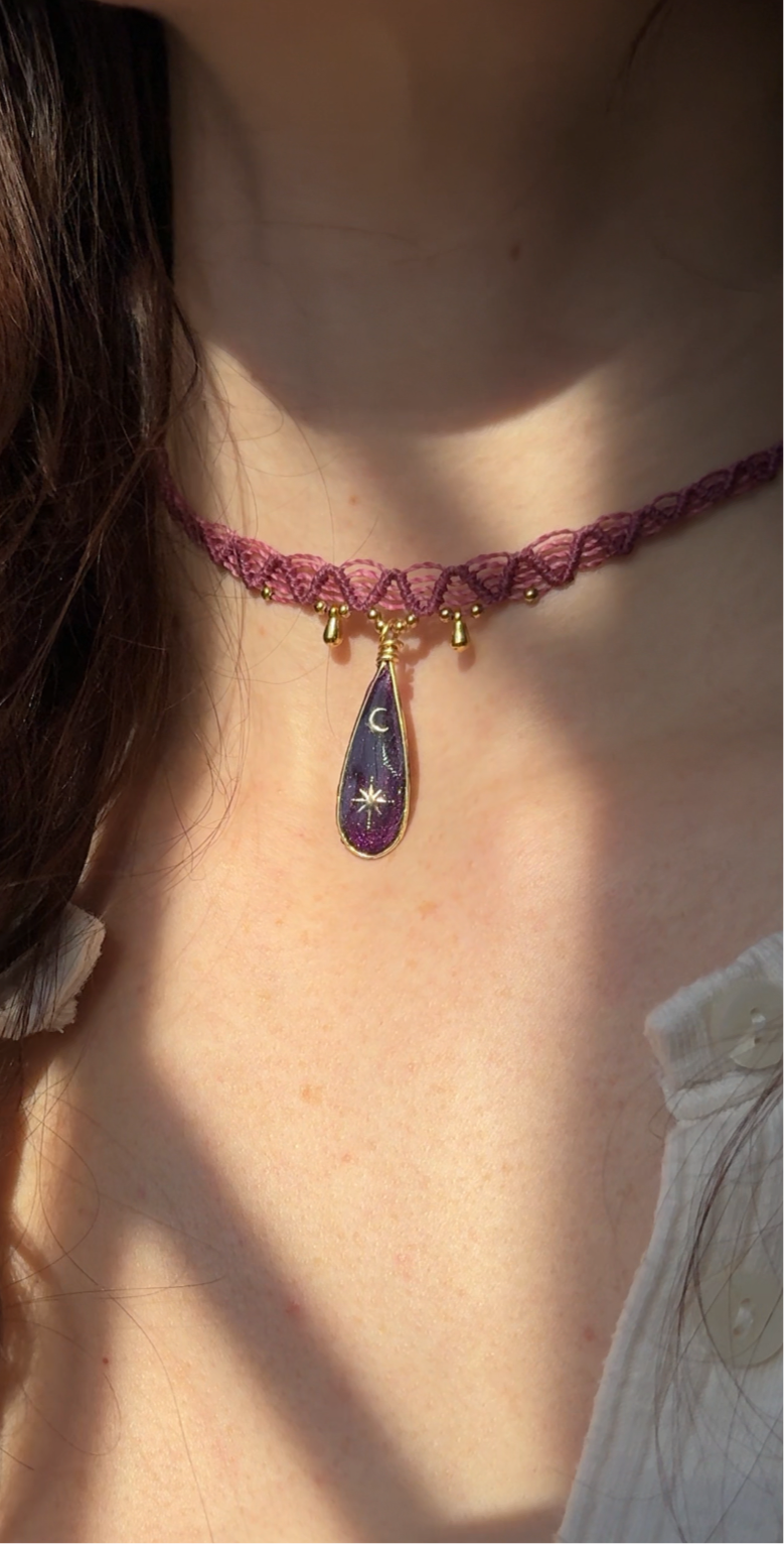 berry moon drop choker